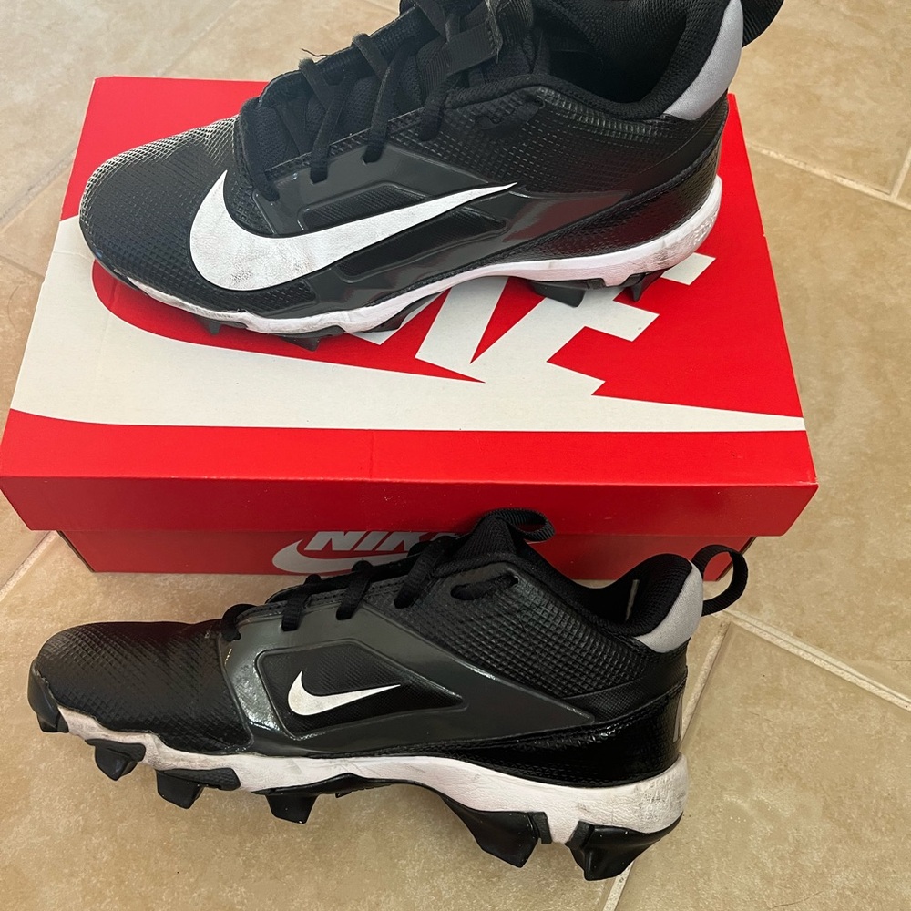Nike Alpha Menace 4 Shark football cleats